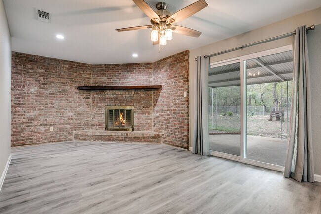 Building Photo - 3 Bedroom/2 Bath Inspiration Hills Subdivi...
