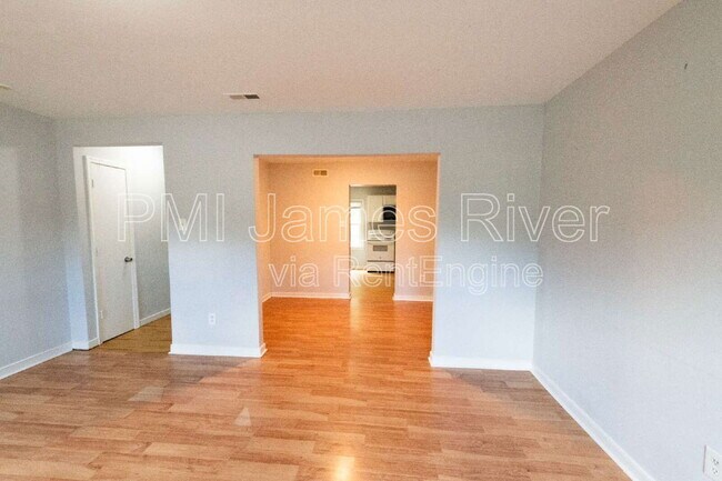 Foto del edificio - 3403 Chalfont Dr