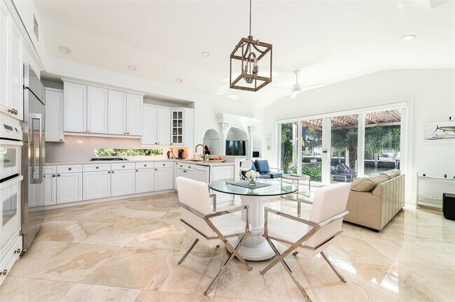 Building Photo - 416 Isle of Capri Dr
