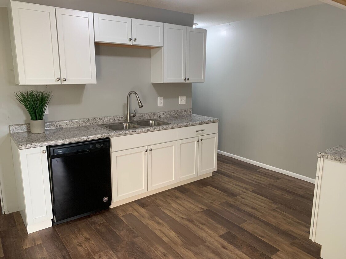 Primary Photo - Fantastic 3 Bedroom 1 Bathroom Townhome in...