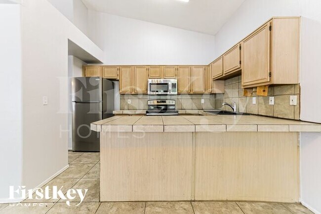 Foto del edificio - 3755 E Broadway Rd