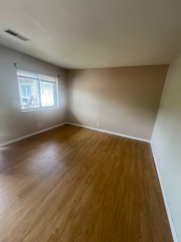 Building Photo - 1209 1231 S Lincoln Park Dr