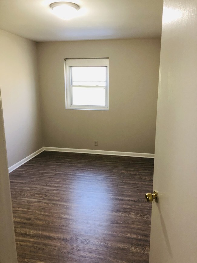 Building Photo - 3961 Withrow Dr
