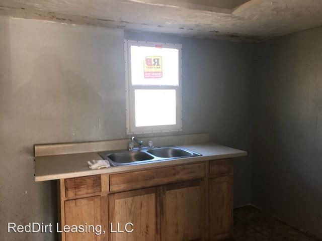Building Photo - 2 br, 1 bath House - 3316 S META AVE