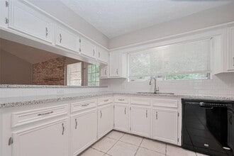 Building Photo - 2606 Lexington Woods Dr