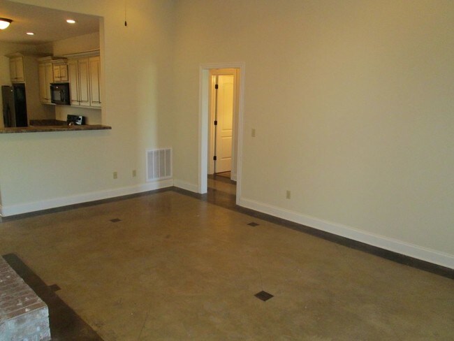 Building Photo - MARION RENTAL HOME 3 BED/2 BATH ON LARGE LOT