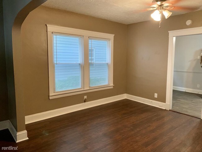 Foto del edificio - 2635 E 121st St