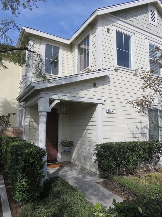Primary Photo - 3245 Larkspur St