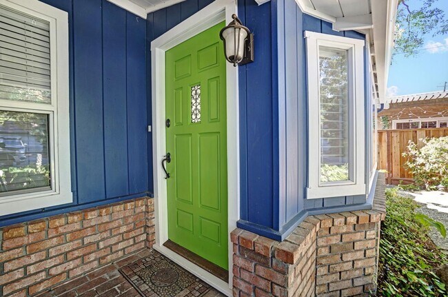 Building Photo - 2009 Stewart Ave