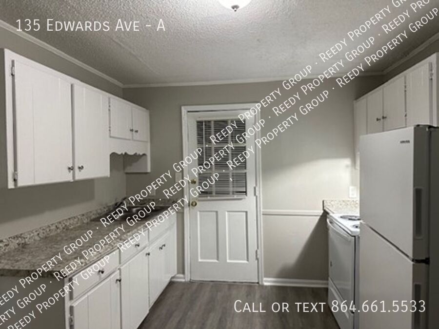 135 Edwards Ave Unit A, Spartanburg, SC 29306 Room for Rent in