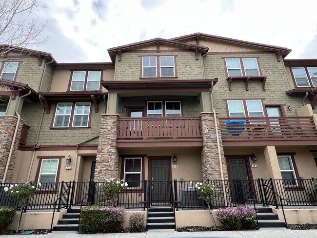 Immaculate Tri-level 3 Bedroom 3 Bath San ... - Immaculate Tri-level 3 Bedroom 3 Bath San ... Townhome