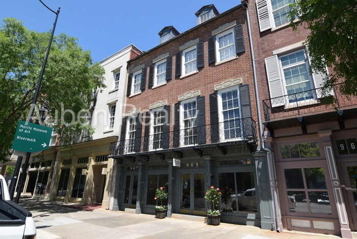 Primary Photo - Large 1 BR Broad Street Apartment For Lease