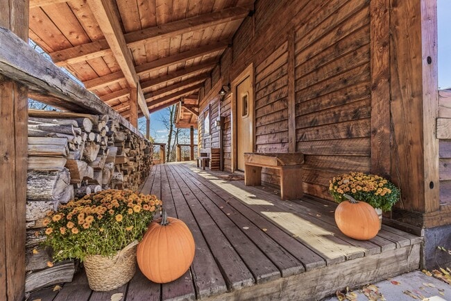 Building Photo - 2 Bedroom Woodland Retreat