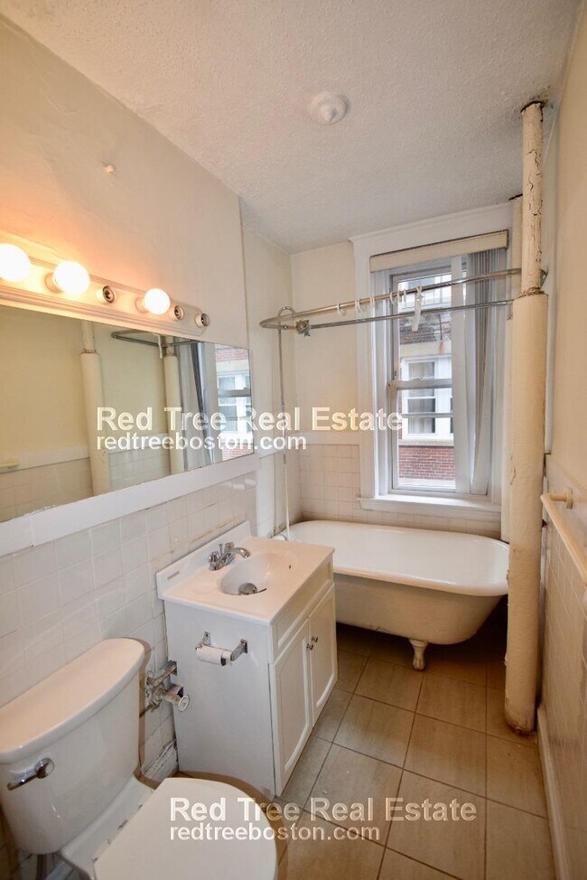 Building Photo - 5 Barrows St