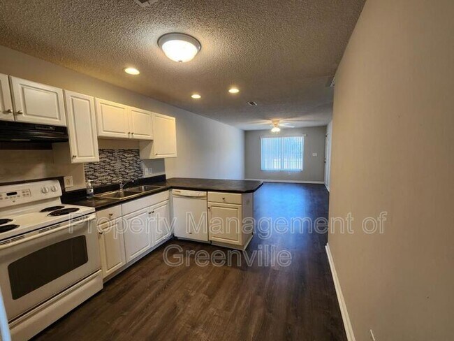 Building Photo - 1019 W Shockley Ferry Rd