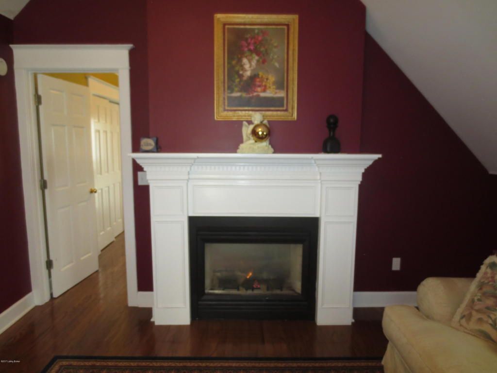 Living area - 4876 Shelbyville Rd