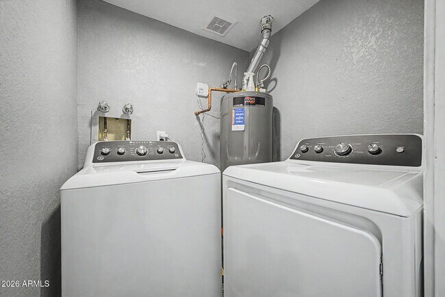 Building Photo - 5209 N 18th Dr
