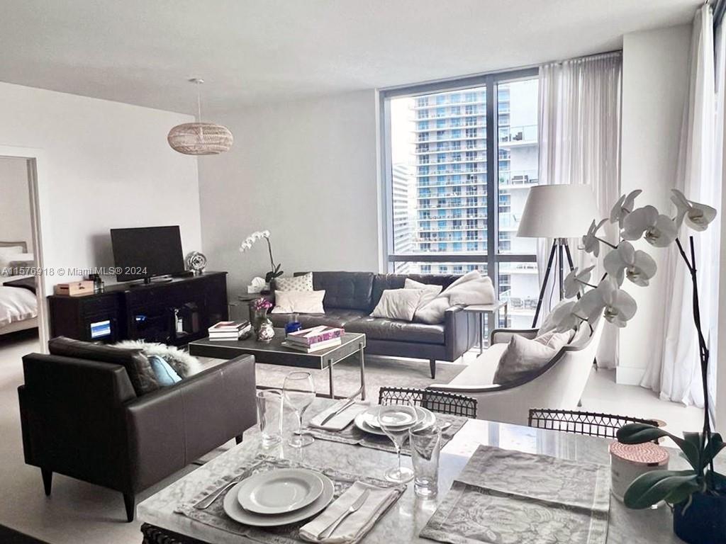 Primary Photo - 1060 Brickell Ave