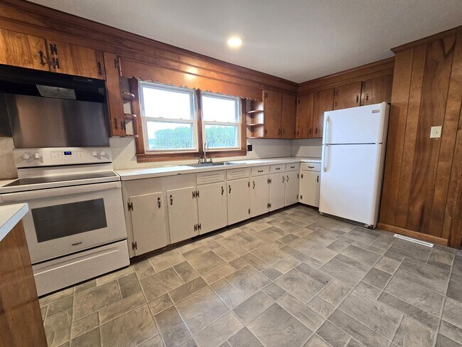 Building Photo - Peaceful Country Living in Sunbury, NC. an...