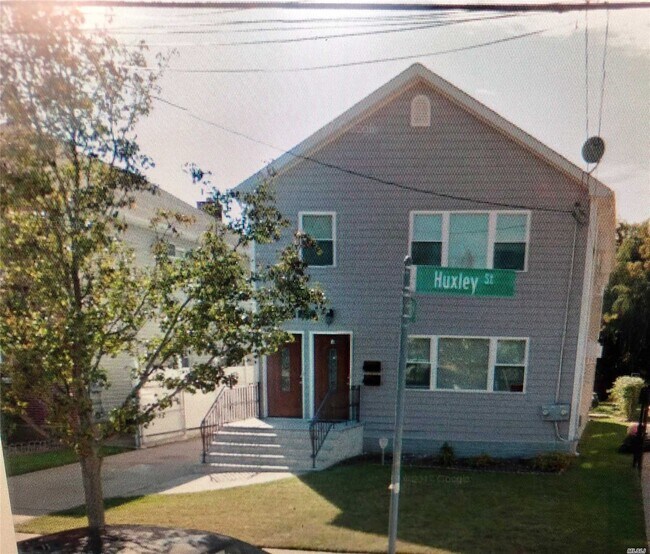 Building Photo - 148-02 Huxley St