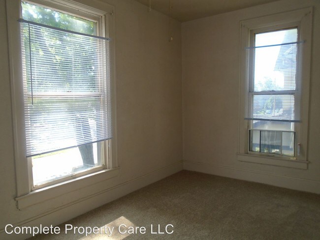 Building Photo - 717 N Elm St
