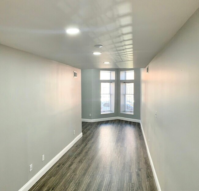 Foto del edificio - 823 Newington Ave