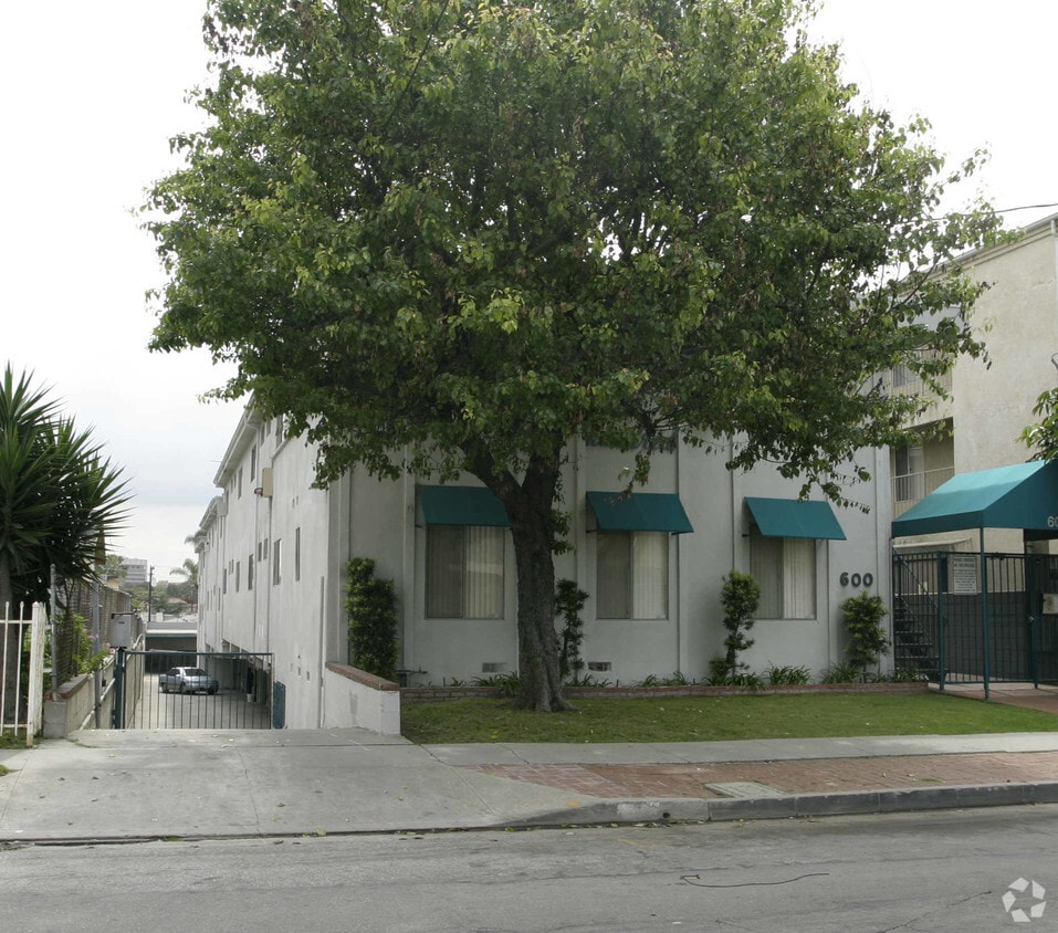 Building Photo - 600 Venice Way