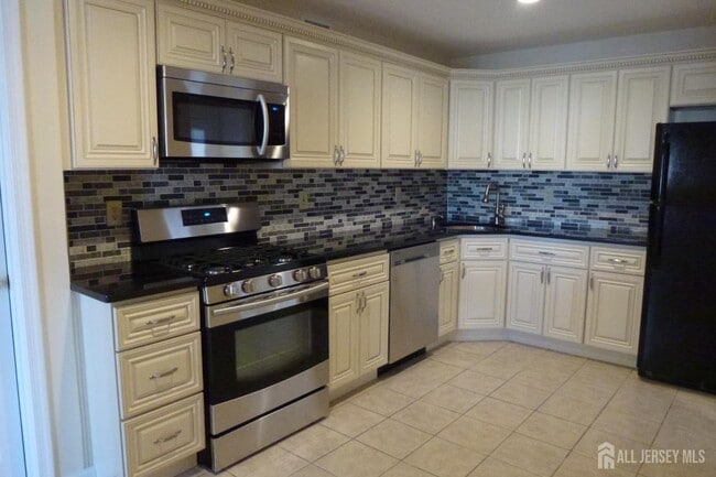 Building Photo - 601 Hampshire Dr