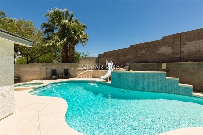 Building Photo - 6BD/5BA!! POOL/SPA!!
