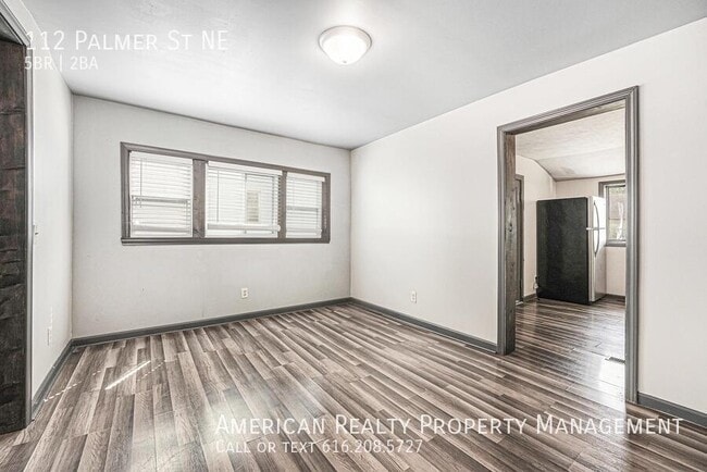 Building Photo - 112 Palmer St NE