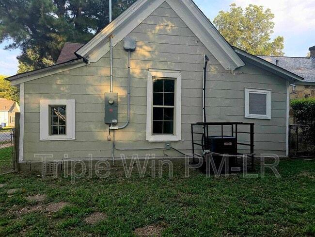 Foto del edificio - 1300 W 10th St