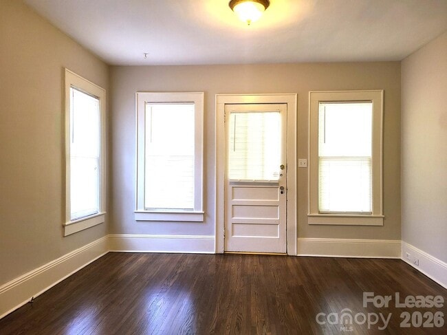 Building Photo - 1623 Fountain View St