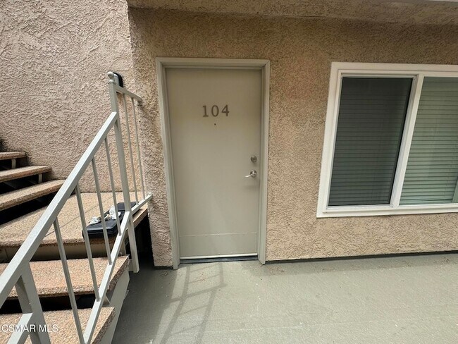 Foto del edificio - 13042 Riverside Dr
