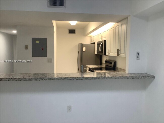Foto del edificio - 8590 SW 212th St