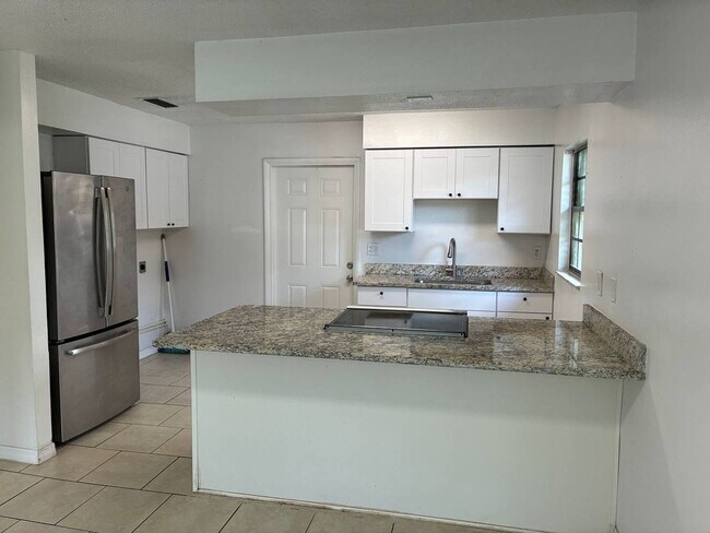 Foto del edificio - 2-Bedroom Duplex in North Lakeland