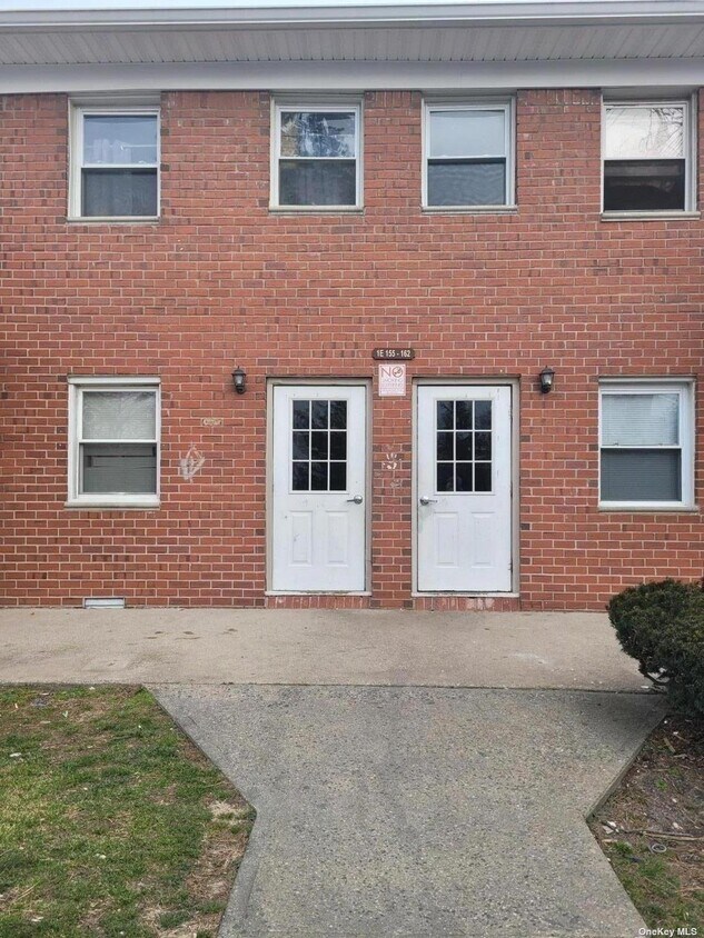 Primary Photo - 1 Hemlock Dr