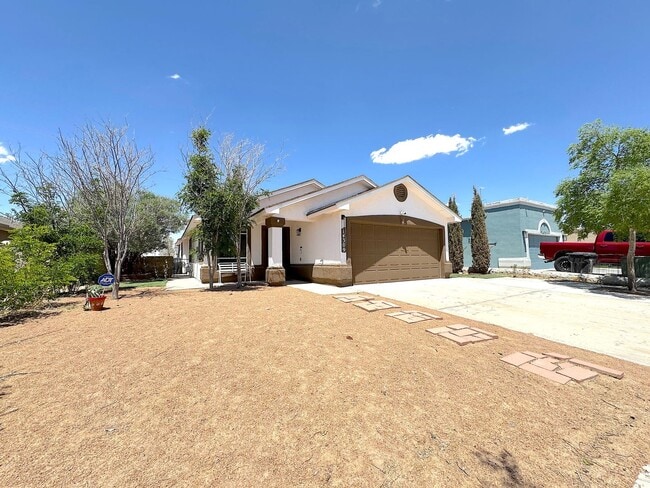 Building Photo - East El Paso 3 bed Refrig A/C with Gorgeous Yard!