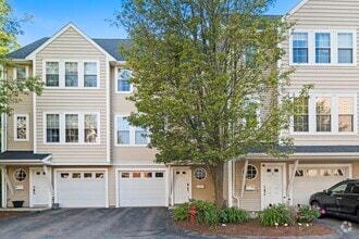 Building Photo - 122 E Squantum St