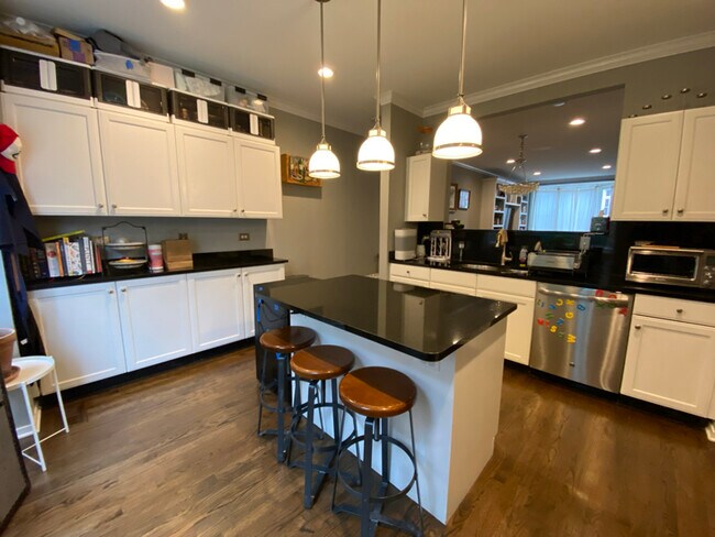 Foto del edificio - 2700 N Seminary Ave