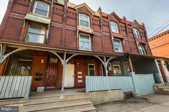Building Photo - 308 N 32nd St