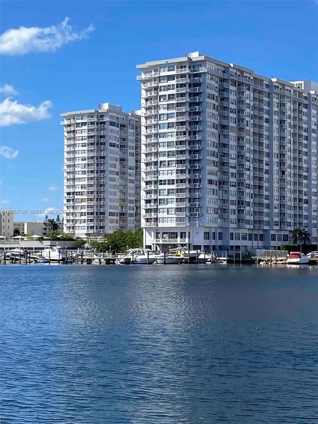 Foto del edificio - 18081 Biscayne Blvd