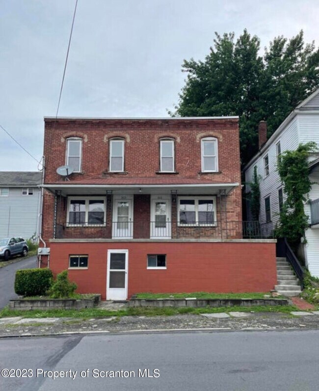 Building Photo - 315 E Elm St