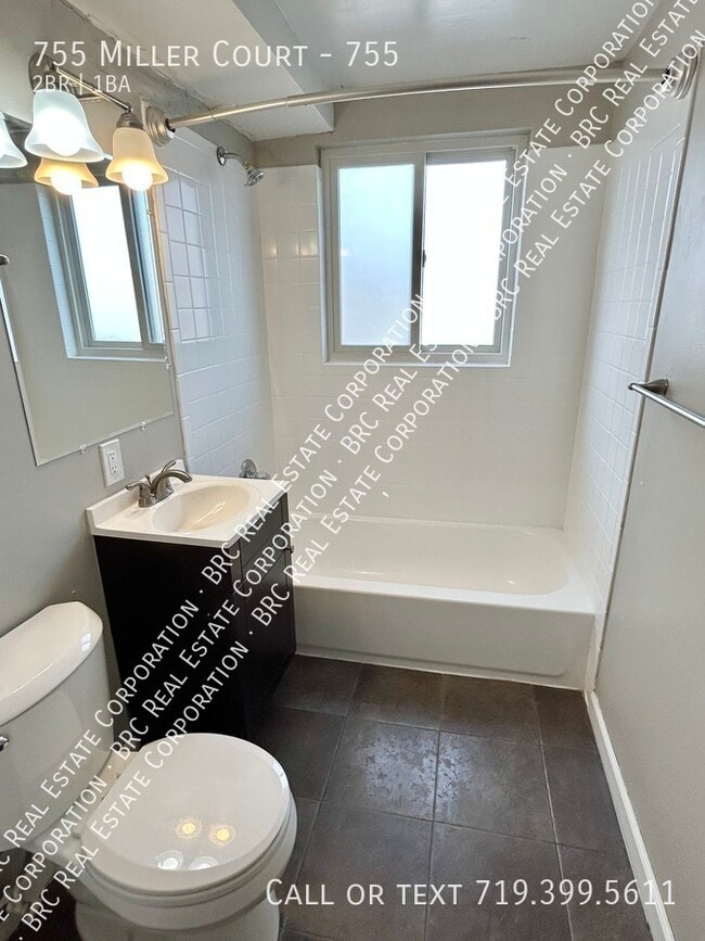 Foto del edificio - 755 Miller Ct