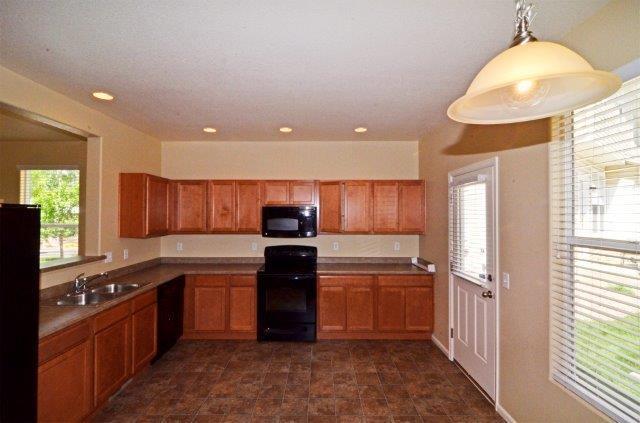 Building Photo - 2704 Stonecrop Ridge Grove