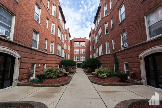 Building Photo - 545 W Aldine Ave