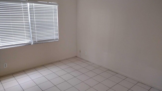 Building Photo - 4838 Sunny Palm Cir