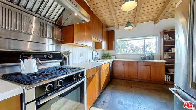 Building Photo - 1237 Montecito Dr