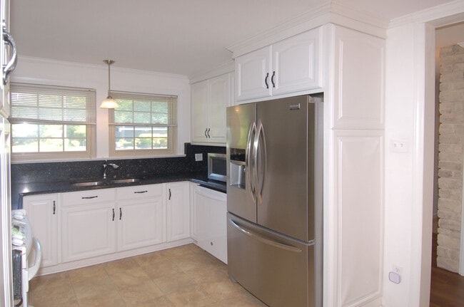 Building Photo - 706 Smedes Pl