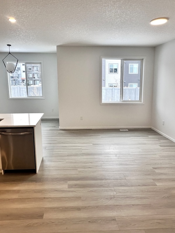 Photo principale - 7741-174A 174A Ave NW