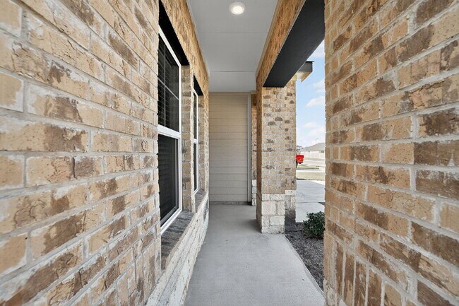 Foto del edificio - Modern 4-Bedroom Rental in ShadowGlen – Sp...